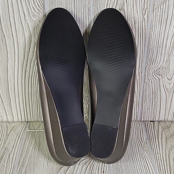 Salon Studio Metallic Pewter Wedge Slip On Bow Toe Shoes Womens 8W NEW - Picture 8 of 13